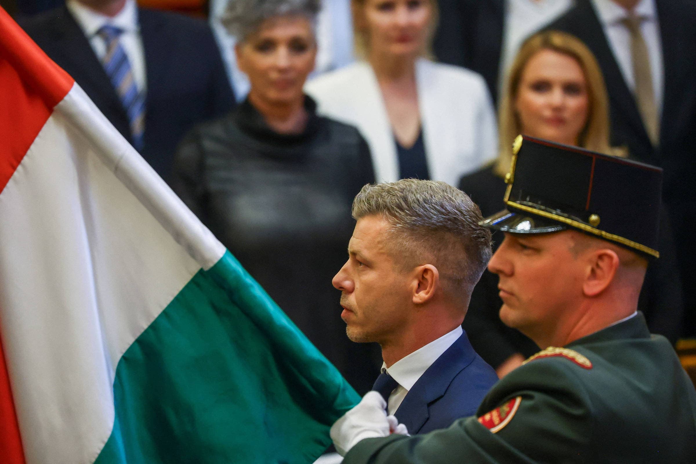 Magyar toma posse como primeiro-ministro da Hungria e encerra era Orb�n