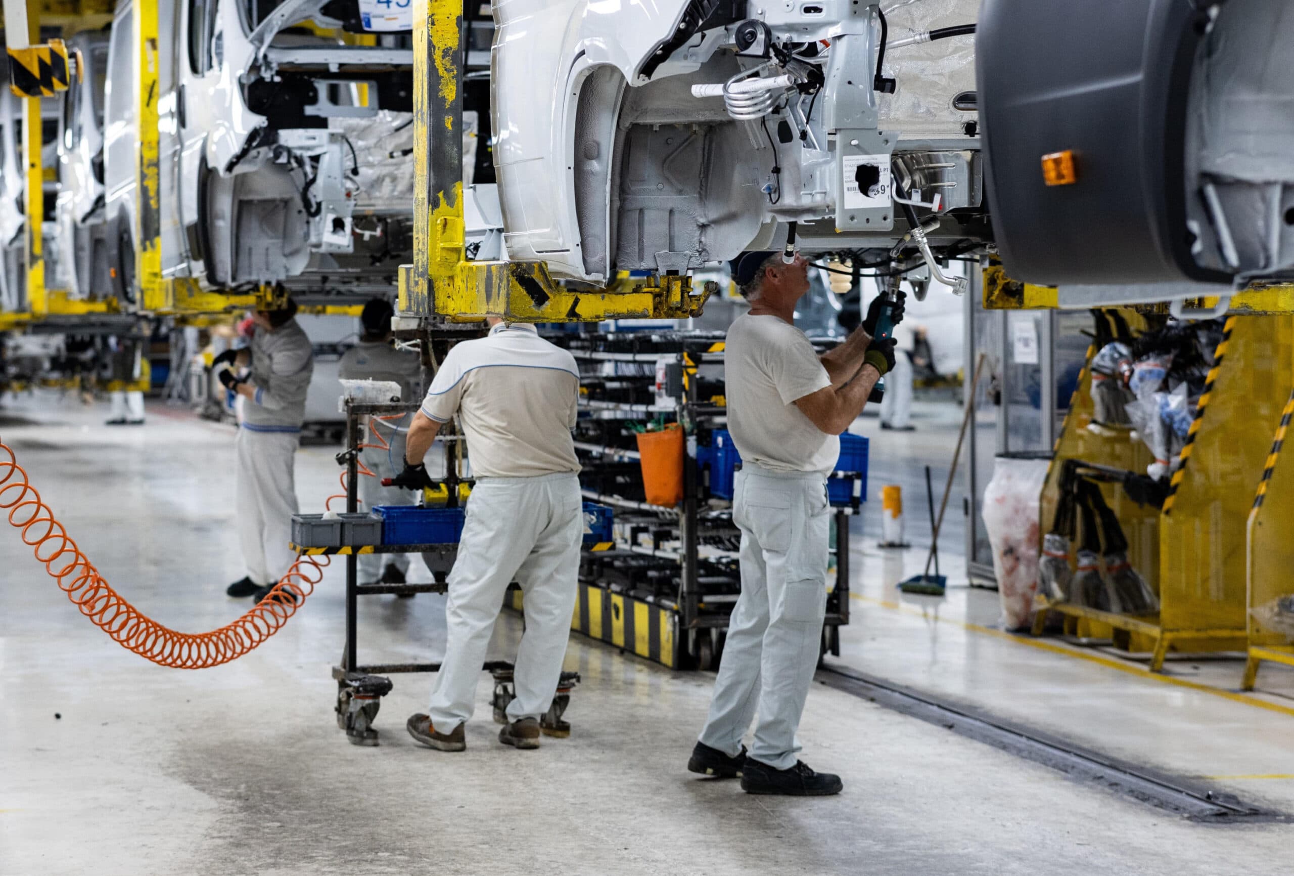 Aiuti di Stato alle imprese per il caro energia, l’Ue vara le regole. Chi può beneficiarne e perché l’Italia rischia la beffa