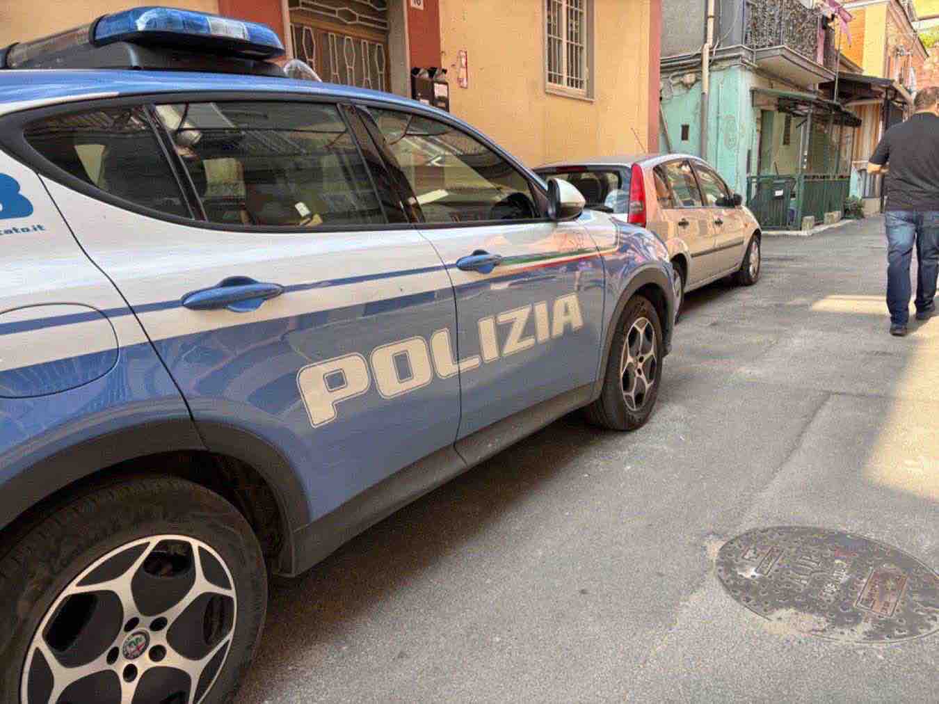 A 16 anni uccide il vicino di casa, lui confessa in questura: «Mi sono difeso, mi molestava». Il caso a Palermo