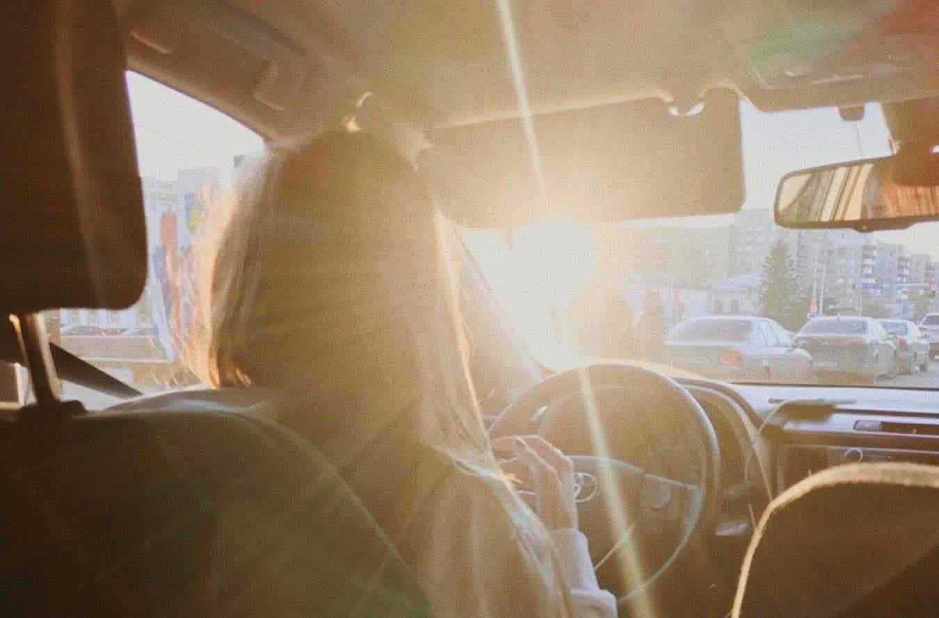 Guida controsole e non si accorge di una ciclista: automobilista condannato. Essere abbagliati non è una giustificazione