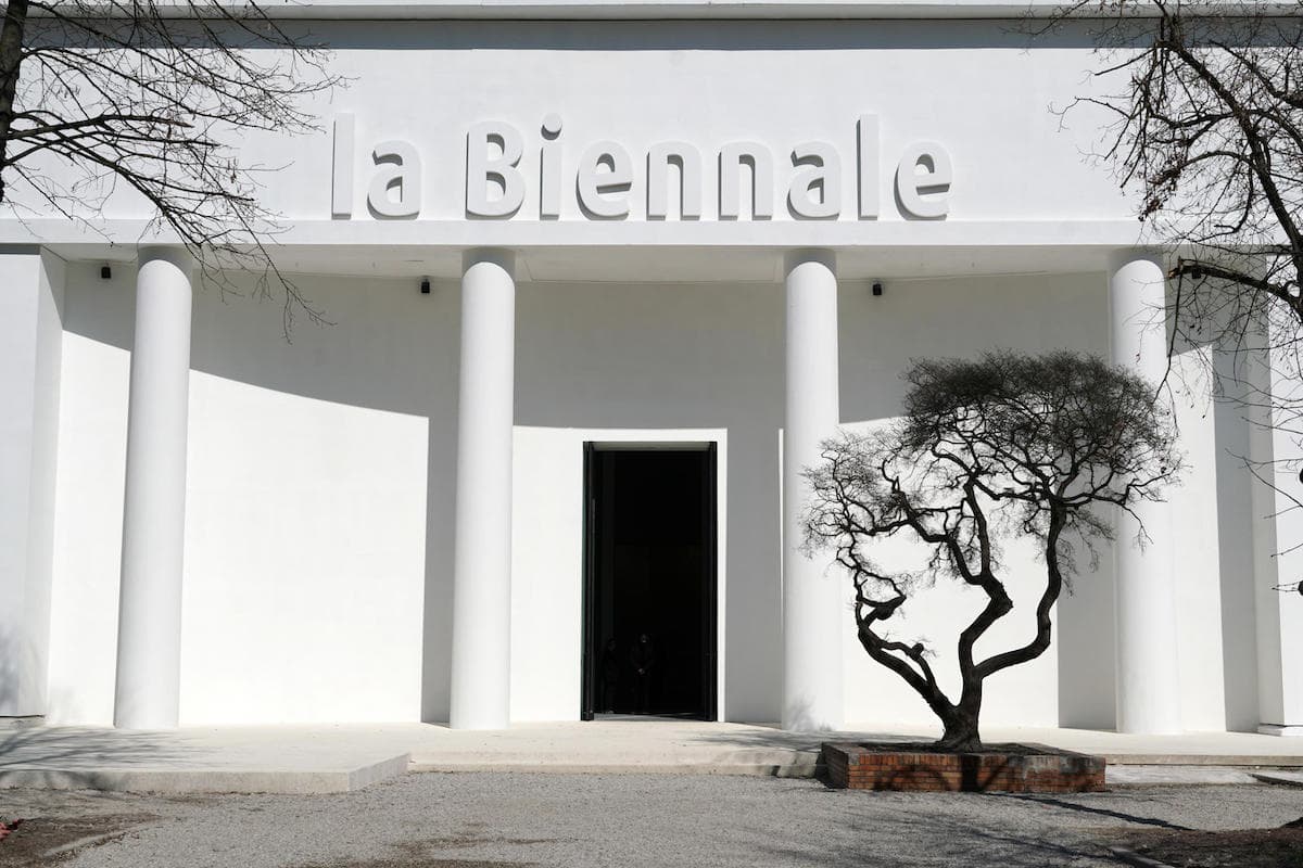 Terremoto Biennale: si dimette la Giuria internazionale. Meloni: «Buttafuoco persona capacissima ma non avrei fatto come lui»