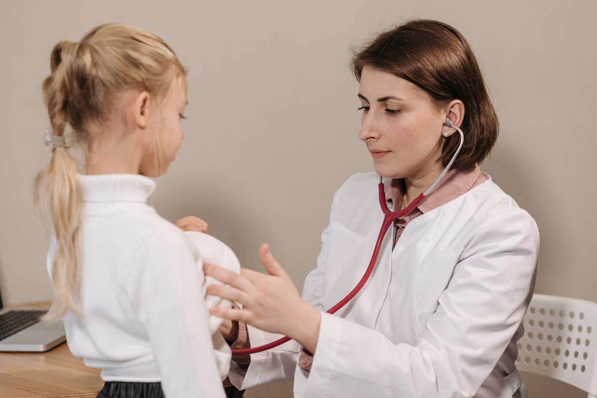 I pediatri bocciano la riforma che gli assegna i ragazzi fino ai 18 anni: «Impossibile per noi seguire 1.500 pazienti»