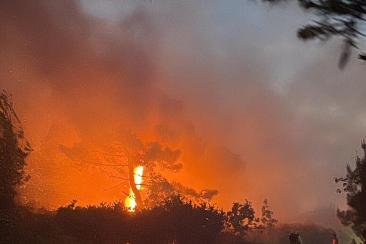 Incendio sul monte Faeta: 3500 evacuati, 800 ettari in fiamme e strade chiuse
