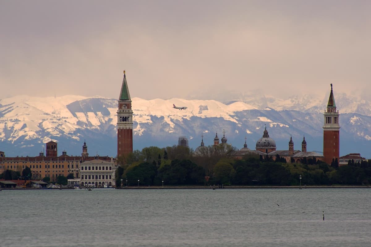 Venezia al voto, i candidati bengalesi sono un caso. La destra attacca il Pd, ma la nuova moschea era una promessa dell’uscente Brugnaro