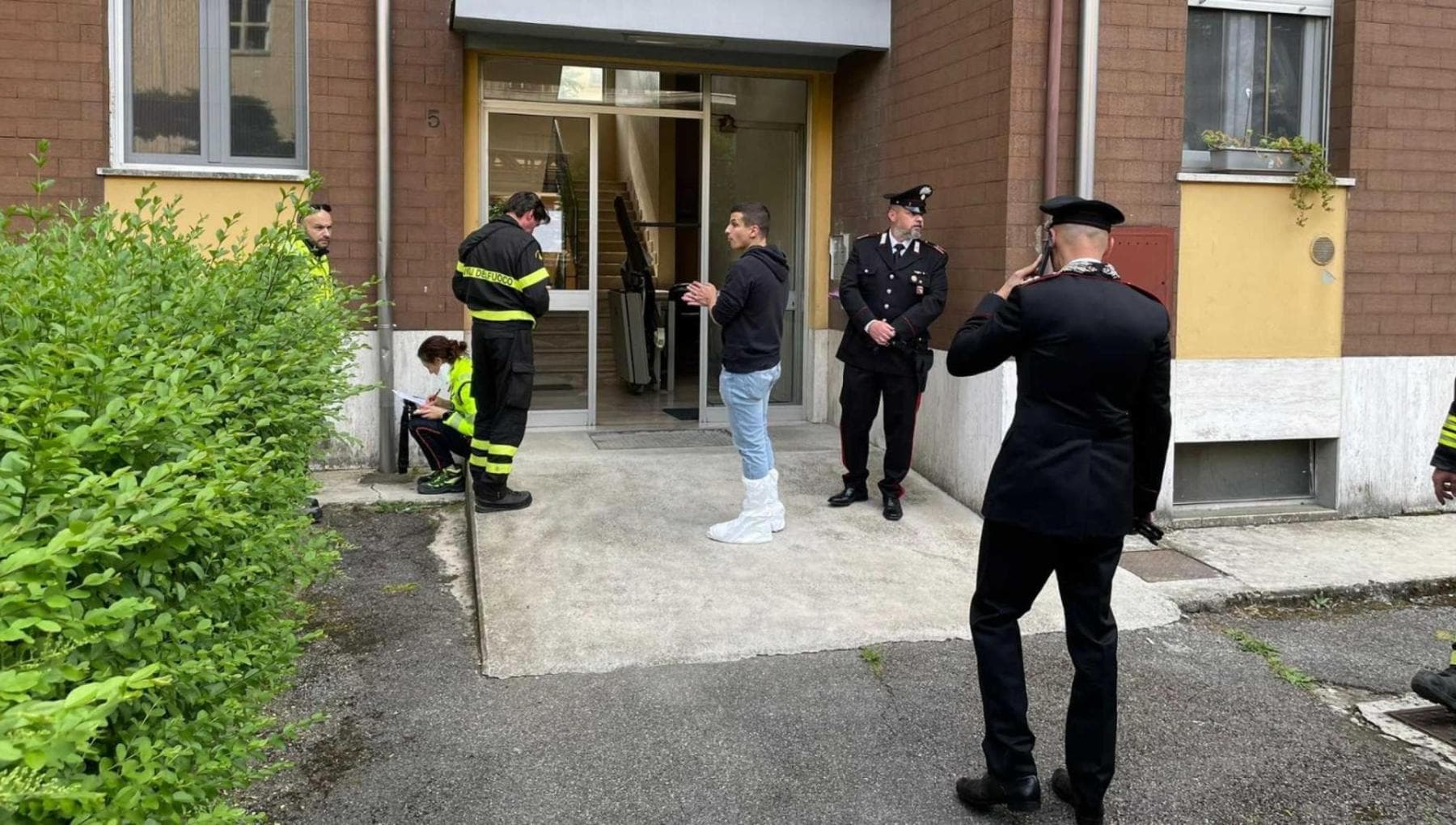Piacenza, donna uccisa in casa. Si cerca il marito